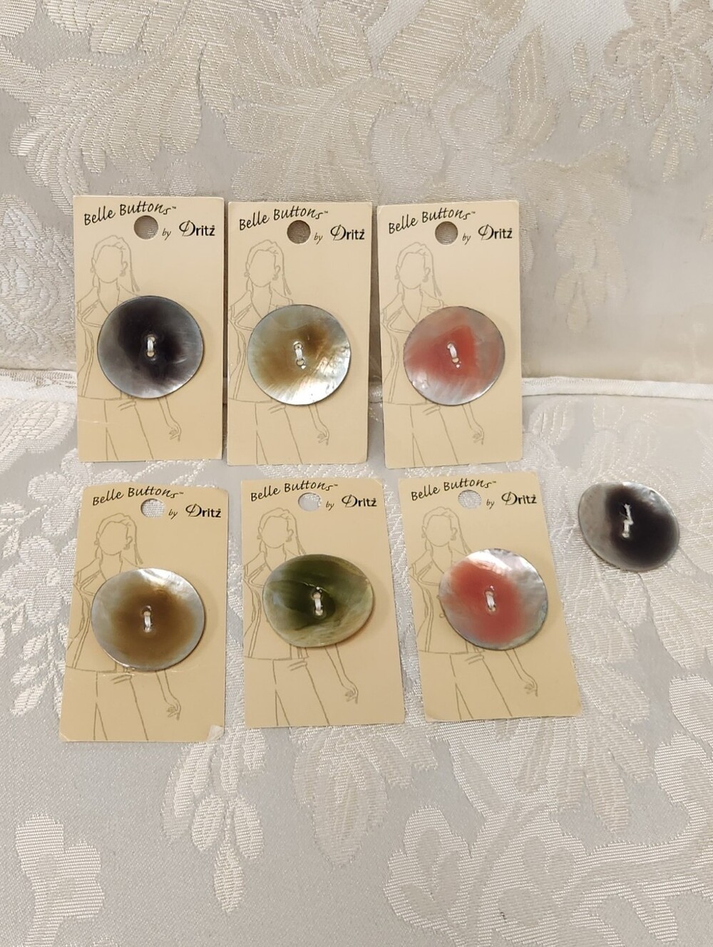 7 PCS ROUND SHELL SEWING TWO HOLES BUTTONS 34MM Belle Buttons By Dritz Crafts